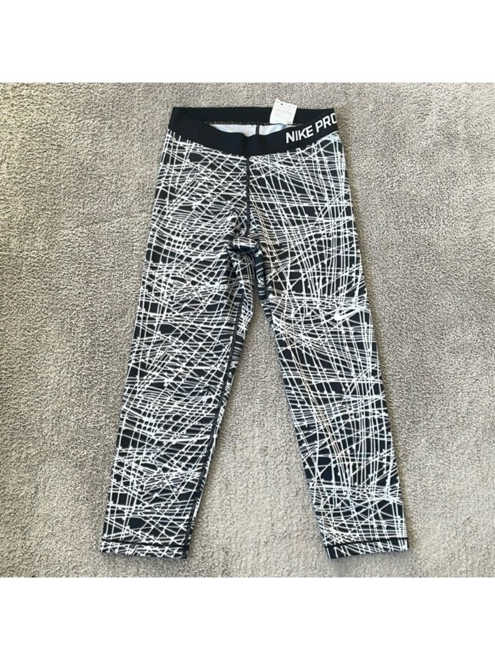 EC Nike Pro Black / Grey Cropped Leggings - Size Small